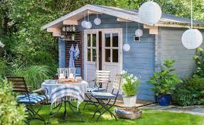 Gartenhaus Streichen So Geht S Richtig Gartenhaus Bauerngarten Cottage Garten