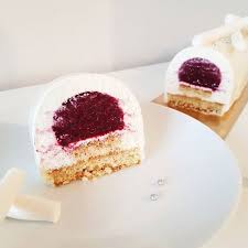 Buche Vanille Fruits Rouges Gateaux Et Desserts Alimentation Cuisine Et Boissons