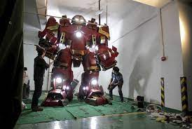 And its design is much different from the other versions. A Chinese Man Built A 3 4m Tall Iron Man Hulkbuster Suit In A Garage And It S Amazing Business Insider