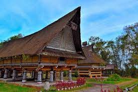 Rumah adat sumatera utara biasanya dihuni antara 4 hingga 6 keluarga yang hidup secara bersama. Rumah Adat Sumatera Utara Penjelasan Sejarah Dan Inspirasi Desain