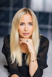 Ida warg driver sedan flera år tillbaka en omtyckt blogg med tema hälsa och träning. Ida Warg In Midnight Owodon Collection