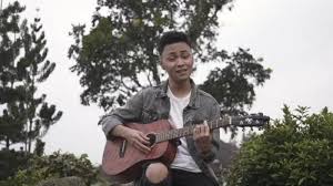 Terdapat kesalahan lirik pada lagu ini. Chord Gitar Lagu Cinta Selesai Mahen Dalam Perjalanan Cinta Siapa Yang Tak Terluka Tribun Padang