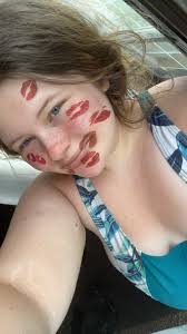 Can someone fix me hair in these photos please and thankyou!!