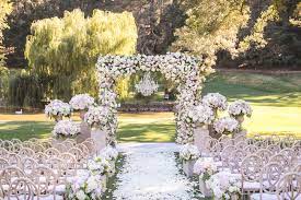 (for their real wedding story, see the link below.) we wanted to enhance the natural beauty of the venue's gardens with our romantic décor. 7 Ideas For Your Outdoor Wedding Ceremony Arch