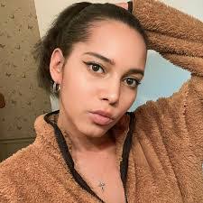 Michelle Dublin's Instagram, Twitter & Facebook