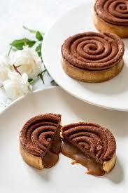 Tartelettes Chocolat Et Caramel Beurre Sale Empreinte Sucree Recette Dessert Mini Tarte Recette Chocolat