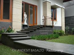 Sebagai contohnya, penempatan sofa empuk dan besar sebagai. Gambar Desain Teras Rumah Batu Alam Sinergi Stone