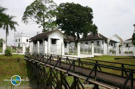 Bandar baru perda smk pauh jaya smk tun hussein onn smk taman perwira smk permatang pasir smk machang bubuk smk guar perahu indah smk abdullah munshi smk (p) sri mutiara smk hutchings smk bukit gambir smk air itam smk hamid khan smk telok kumbar smk bukit jambul. Astana Kuching Malaysia