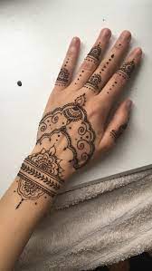 In the western perspective, flower tattoos are traditionally thought of as feminine. Easy Henna Hand Henna Tattoo Hand Simple Hand Henna Henna Tattoo Designs
