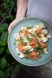 Questo video potrebbe contenere prezzi e prodotti non aggiornati. Midsommar Buffet Rezepte Sommerliche Tischdeko Ideen Und Mittsommer Diy Blumenkranz Trickytine