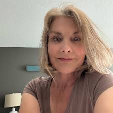 It is very strange that he is voting as a NY resident, because RFK Jr. very  clearly states he lives in LA in this video.