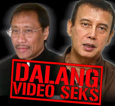 Tan sri abdul rahim thamby chik mengaku tidak bersalah hari ini atas tuduhan menerbitkan penerbitan menghasut yang mendakwa raja muda selangor tengku amir shah sebagai murtad. Law And Order Din Merican The Malaysian Dj Blogger Page 153