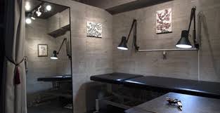 Here's a short tour of crimson heart designs tattoo studio when we were in clear lake, wi. Studio Muscat Japan Tattoo Studio Interior Tattoo Studio Tattoo Shop Interior