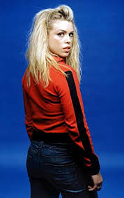 Doctor Who Billie Piper As Rose Tyler Looking Serious 11 X 17 Poster Litho At Amazon S Entertainment Colle In 2020 Billie Piper Doctor Who Rose Tyler Rose Tyler Outfit