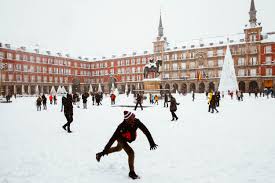 Dilerseniz kendi madrid yazılarınızı sitemizde yayınlayabilirsiniz. Snowstorm In Madrid How Residents Are Rallying After The Blizzard Of The Century Conde Nast Traveler