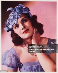 Fashions of the '50s: Models Joan Hass and Jean Thompson wear straw... News  Photo