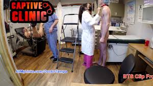 BTS nudi di Nova Maverick in Strangers In The Night - Ambientare la scena