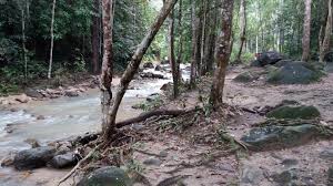 Untuk menuju air terjun ini cukup mudah, anda tinggal tanya kepada warga sekitar. Mohd Faiz Bin Abdul Manan Hutan Lipur Ulu Bendul