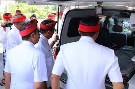 Prokopim - Bupati Sanjaya Bersama Ny. Rai Wahyuni Sanjaya Serahkan Bantuan  Ambulans dan Program Bedah Rumah CSR Bank BPD Bali Tabanan PR – Pemerintah  Kabupaten Tabanan menerima bantuan Corporate Social Responsibility (CSR)