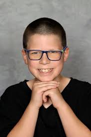 Does anyone know how to remove the rain off his glasses