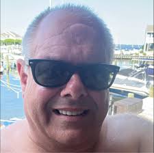 Is there any live music in any of the boardwalk restaurants or bars