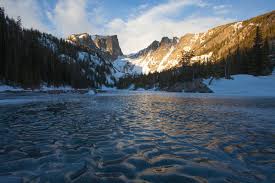 The rocky mountains, also known as the rockies, are a major mountain range and the largest mountain system in north america. Wunderschon Und Riesig Lernen Sie Die Rocky Mountains Kennen