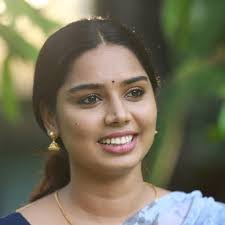 Jennifer Mathew's Instagram, Twitter & Facebook