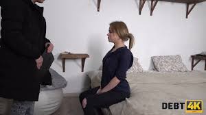 Я ебу! Водитель находит пассажирку для секса: Он снял номер отеля..  Смотреть порно онлайн.