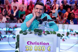 Il est accusé de détention et diffusion d'images pédopornographiques, et a été placé en détention provisoire annonce rtl. Les 12 Coups De Midi Christian Quesada Repond A Ses D Tele Star