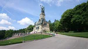 Das denkmal sollte an die einigung deutschlands 1871 erinnern. Niederwalddenkmal Mit Germania Statue Romantik Tour Bild Von Seilbahn Rudesheim Rudesheim Am Rhein Tripadvisor