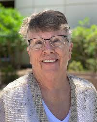 Carolyn Ogden's Instagram, Twitter & Facebook