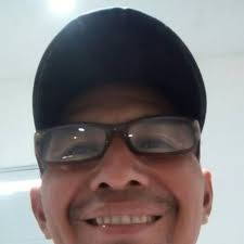 No no lo creo. No creo se te pueda ignorar. Eres una mujer Hermosa y linda.  Quizás no todos por prejuicios. pero eres hermosa Atravedida deseable.  Bendiciones y SUERTE.!!!