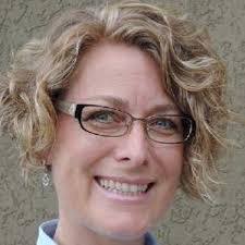 Holly Schade's Instagram, Twitter & Facebook