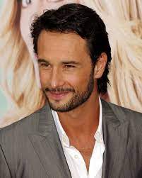 Real world article (written from a production point of view). Rodrigo Santoro Wikidata