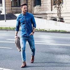 1001 Idees Tatouage Rose Comment Porter Une Chemise En Jean Comme Ca Tenue Decontractee Pour Homme Chemise Jean Homme Mode Homme