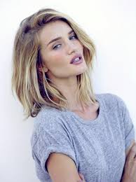 Dimenticate i capelli piatti e le lunghezze regolari: I Tagli Capelli Medi Per L 039 Autunno Inverno 2021