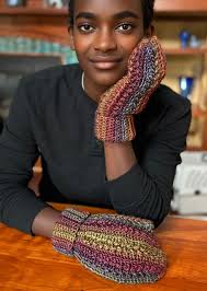 Hello everybody this is my love cat knitted flat with dk yarn and straight  Knitting needles, if you'd like to make one you can find the pattern here  https://www.lovecrafts.com/en-gb/search?q=Magicalknit+design