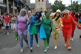 Det ble lov til å gifte seg i kirken for de som er homofile litt for over et år siden. Oslo Pride Parade 2011 Oslo Pride