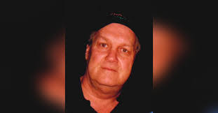 Robert Flinders's Instagram, Twitter & Facebook