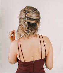 Your wedding hairstyle options are not limited simply because your hair doesn't fall past your shoulders. 25 Easy Wedding Guest Hairstyles That Ll Work For Every Dress Code Southern Living