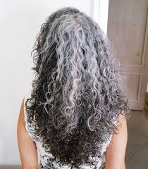 Elvy New Haircut 3 Years One Month Dye Free Gray Hair Silver Hair Silver Curls Curly Hair Styles Long Curly Hair Grey Hair Inspiration