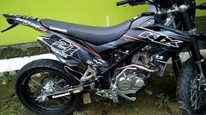 Gambar motor klx warna merah 50 modifikasi scoopy 2018 warna merah terbaru dan terlengkap. Klx Di Modif Menjadi Supermoto Black Colour Keren Banget Youtube