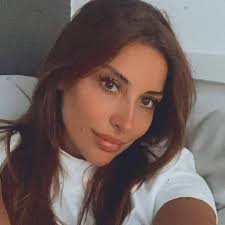 الشابة زينة المرعبي والذي توفيت اثر حادث سير مروع برفقة الفنان جورج الراسي  على طريق المصنع الحدودية