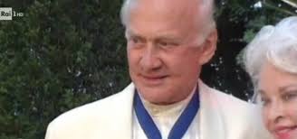 BUZZ ALDRIN, SBARCO SULLA LUNA/ La missione ha rischiato di fallire: il  racconto