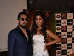 Mika Singh Graces The Launch Of His New Song Belly Ring Parties Events Bollywood Hungama Последние твиты от king mika singh (@mikasingh).