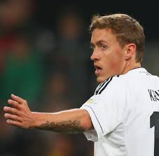 Als max kruse sich weigerte, seiner ältesten tochter eine puppe zu kaufen, begann die zweite karriere der katharina simon. Max Kruse Mit Beistand Von Grosskreutz Macht Den Menschen Nicht Kaputt Welt