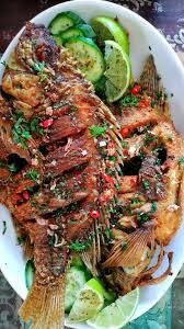 Salah satu makanan anime yang umum adalah omurice yang juga tidak berbeda. Homemade Ikan Goreng Turmeric Marinated Crispy Fried Whole Tilapia Food