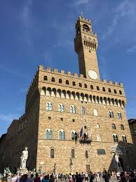 Der prächtige palazzo vecchio überblickt die piazza della signoria und gilt seit 1299 als eines der berühmtesten wahrzeichen von florenz. Palazzo Vecchio Vergleiche Tickets Fuhrungen