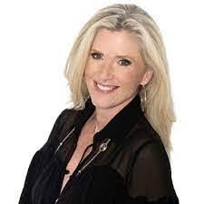 Elise Tompkins's Instagram, Twitter & Facebook