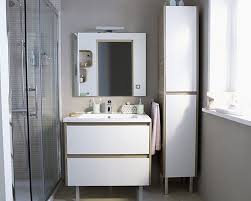Astuces Petite Salle De Bain Oreti Meuble De Salle De Bain Salle De Bain Salles De Bains Lumineuses